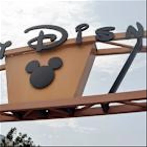 Disney’s Earnings Had 2 Big Problems. The Stock Is Down.