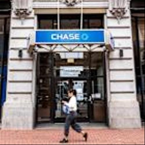 JPMorgan Chase in Talks to Take Over Apple’s Credit Card Program, Report Says