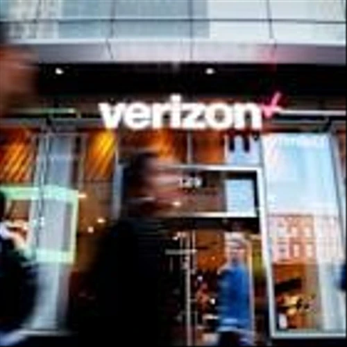 Verizon CEO sounds alarm on why customers are leaving in droves
