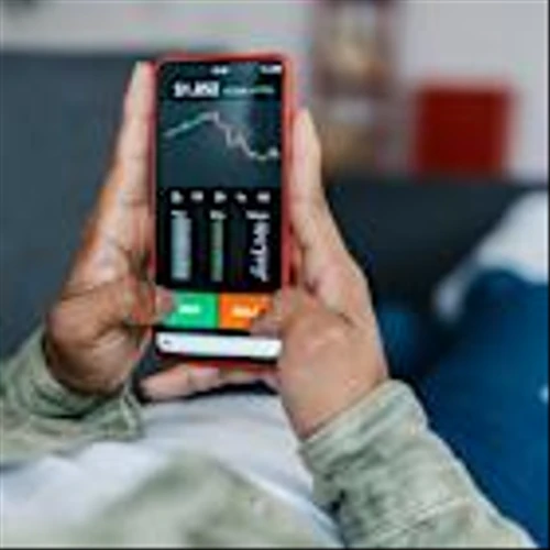 Better Fintech Stock: Robinhood Markets vs. Interactive Brokers