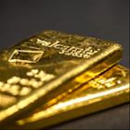 Gold Declines as Market Parses Trump Comments on Tariff Deadline