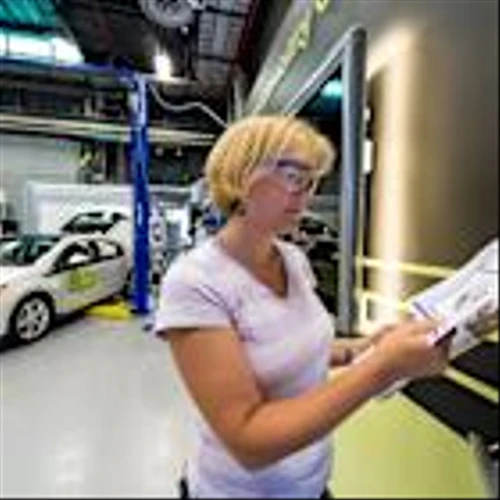 Jim Cramer Discusses FedEx (FDX) & A Slowing Economy