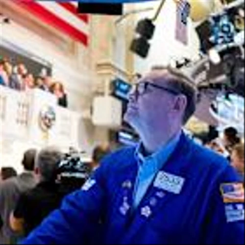 Apple Stock Heads for Record as Big Tech Pecking Order Gets Reshuffled