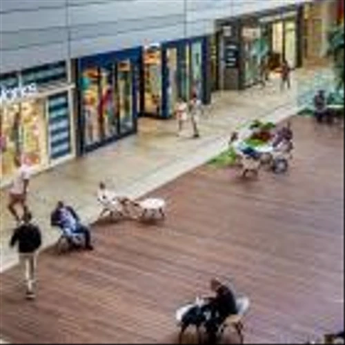Shoppers Prefer Staying Outdoors. That’s More Trouble for Malls.