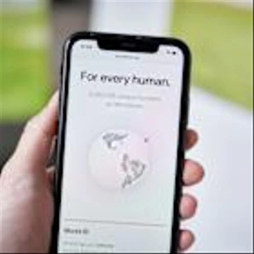 Altman-Backed Startup Rolls Out Eyeball-Scanning Tech Across US