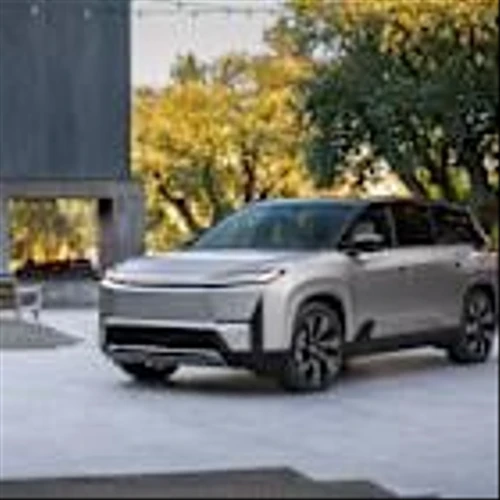 Toyota recasts Highlander as 3-row electric SUV, even as industry reverses from EVs