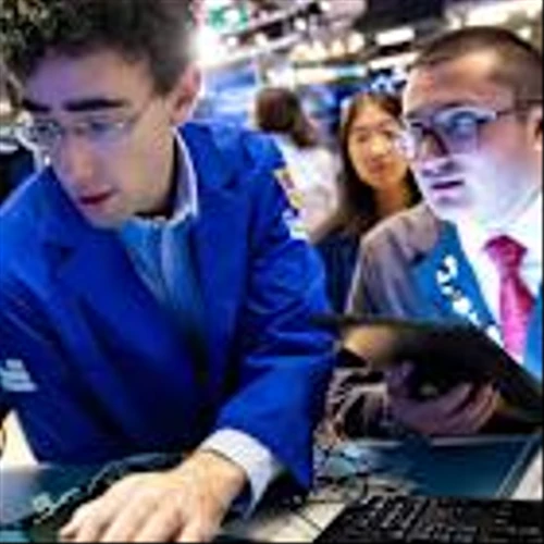 European Stocks Rise, Japan Shares Slide as Tech Selloff Drags On