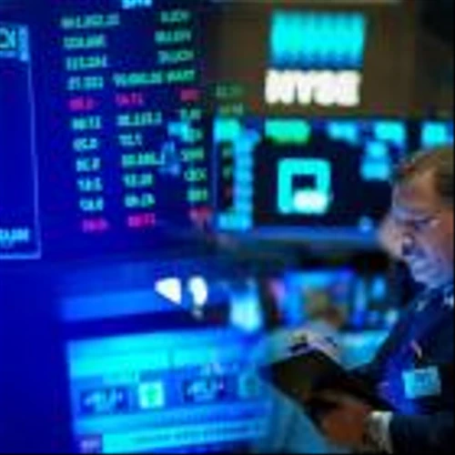 3 Charts For Investors to Watch Wednesday: SentinelOne, ExxonMobil, VIXY ETF