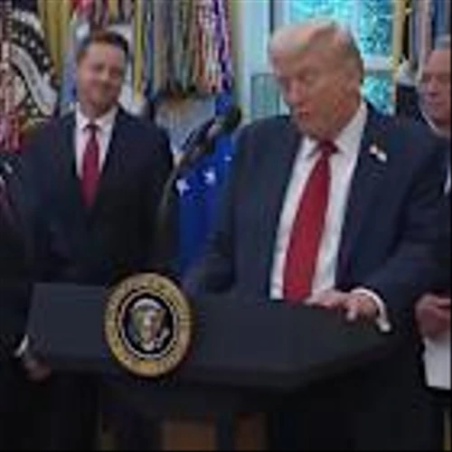 Hiltzik: There's much less than meets the eye in Trump's 'historic' drug price deal with Pfizer