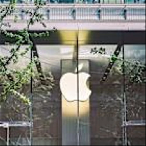 Apple (AAPL) Gains Analyst Confidence as iPhone 17 Lead Times Rise Ahead of Holiday Season