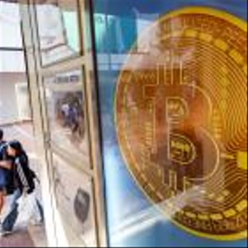 Bitcoin Slides Below $90,000 as Crypto Selloff Gathers Steam