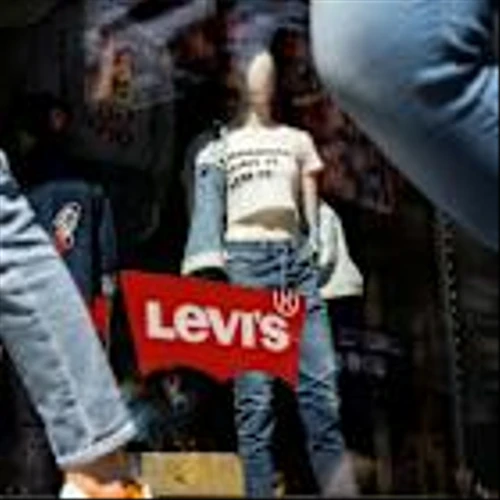 US clothing retailers test full-price strategy as rich shoppers keep spending
