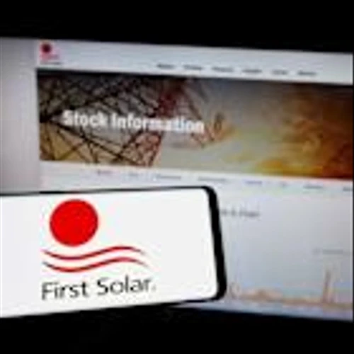 First Solar Stock: Is FSLR Outperforming the Technology Sector?