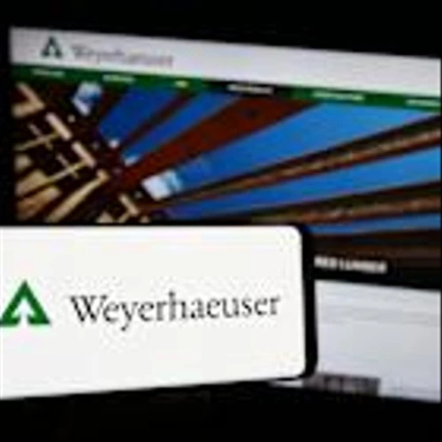 Is Weyerhaeuser Stock Underperforming the S&P 500?