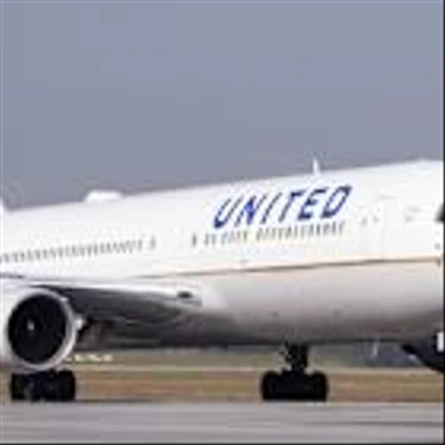 United Airlines Fourth-Quarter Results Top Street Views; CEO Says 'Strong Revenue Momentum' Continues Into 2026