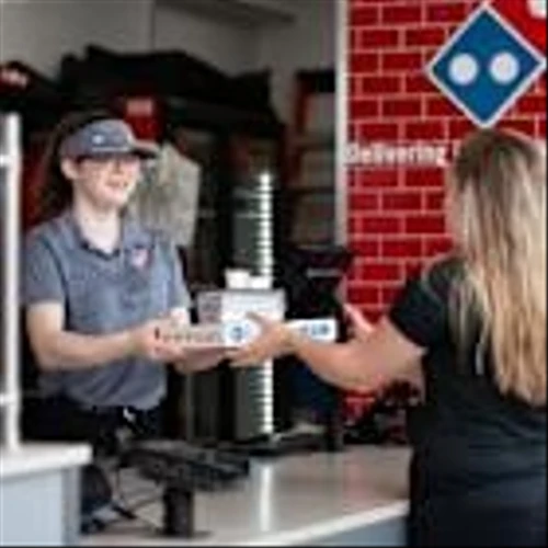 Right Before Retiring, Warren Buffett Dumped Shares of Amazon and Apple and Bought 368,000 Shares of This Restaurant Stock