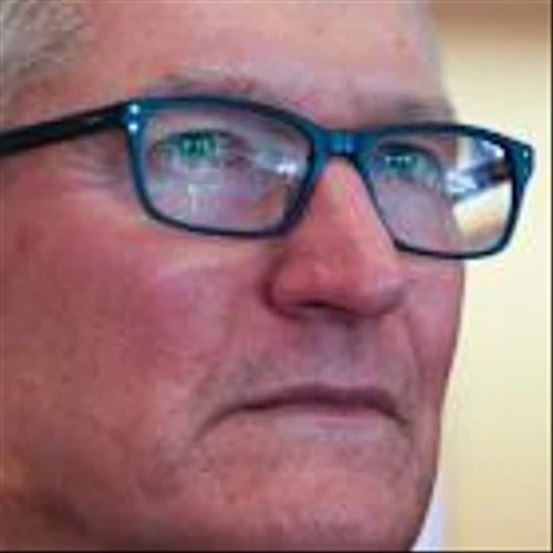 Tim Cook 'Needs To Go,' Says Ross Gerber Because Apple Missed The AI Boat: 'He Hasn't Done A Thing Really In Years'