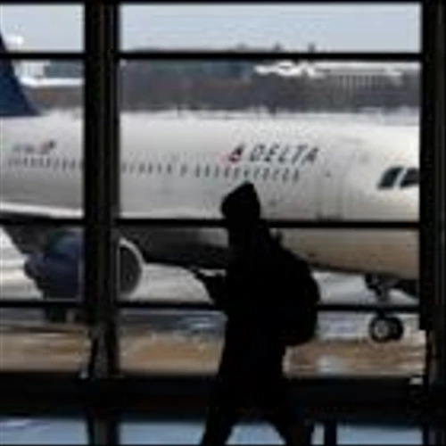 Why Delta and United Can Fly Above the Turbulence in Air Travel