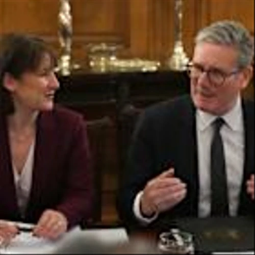 UK Markets Rebound as Starmer Quashes Fears of a Reeves Exit