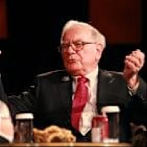 Berkshire Shares Tumble as Buffett Has Five Months Left at the Helm to Make a Big Deal