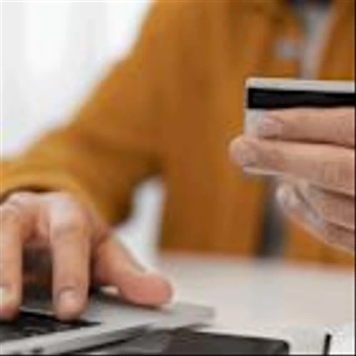 Truist Securities Affirms ‘Buy’ Rating on Fiserv (FI), Cuts Price Target
