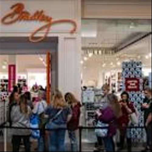 Shuffle Board: Vera Bradley CEO Exits, Lectra Names Deputy CEO