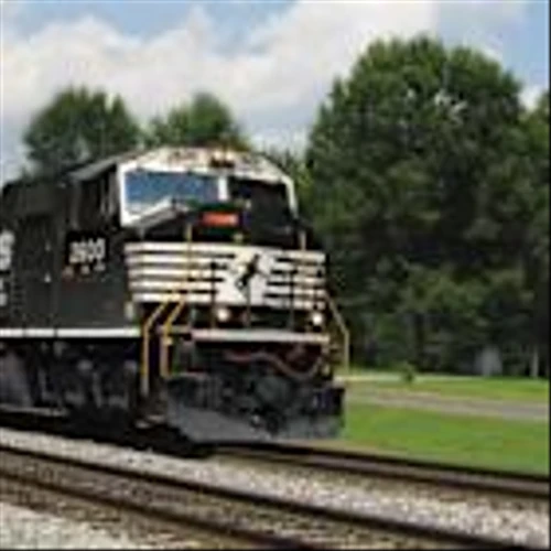 Norfolk Southern (NSC) Margin Beat Reinforces Bullish Case Despite Balance Sheet Concerns