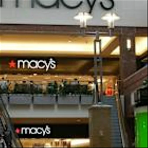 A Fresh Look at Macy’s (M) Valuation Following Analyst Upgrades and Strong Buy Rating