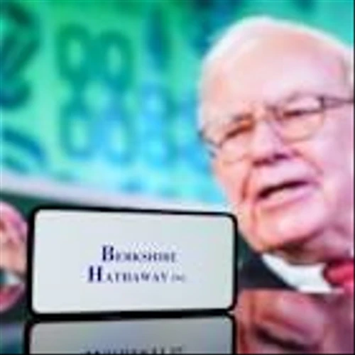 As Warren Buffett Nears His Exit, Berkshire's Amassed Record Cash