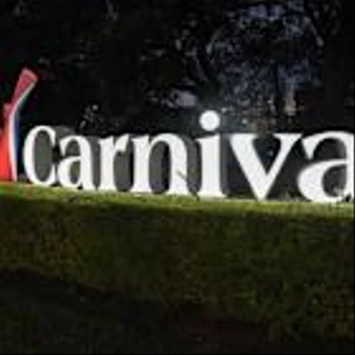 Is Carnival Corporation Stock Outperforming the S&P 500?