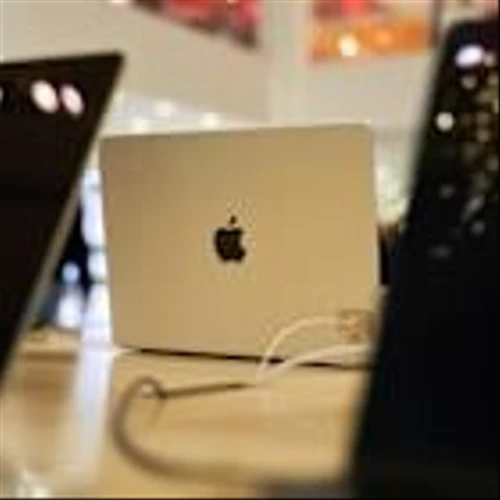 Apple Readies Its First Ever Touch-Screen MacBook