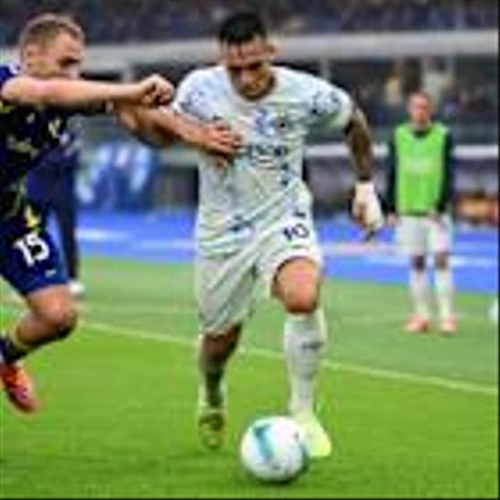 Inter snapping at Napoli's heels, Roma poised to pounce