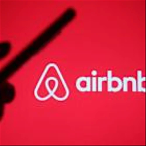 Airbnb Stock Just Crashed Below Its 50-Day Moving Average. Should You Buy the Dip?