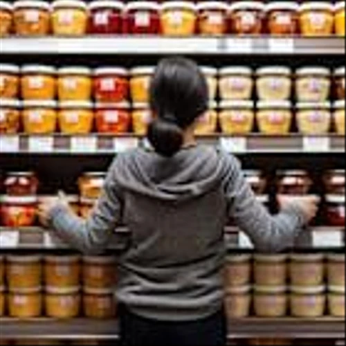 TD Cowen Lowers Smucker (SJM) Target, Reflects Broader Food Sector Pressure