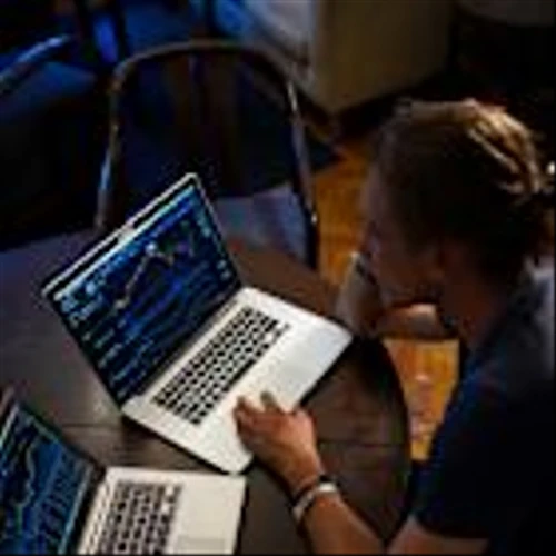 Jim Cramer Notes “Expedia’s the Cheaper Stock” Compared to Booking