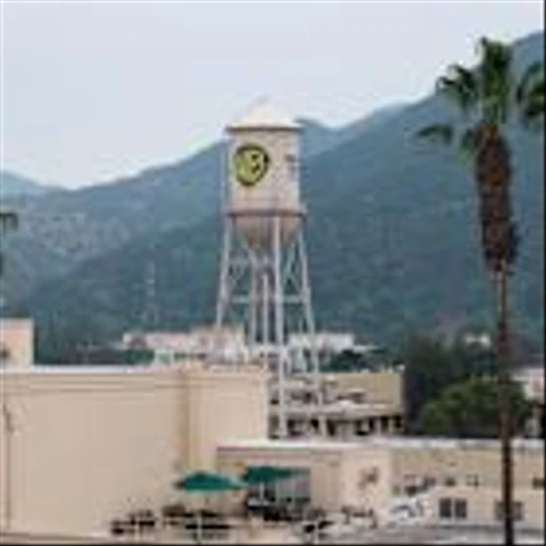 Warner Bros. Reopens Talks as Paramount Signals Higher Bid