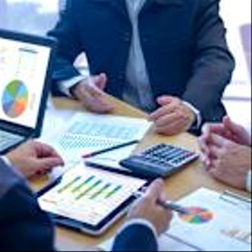 Oracle vs JPMorgan Chase: Which Will Be the Next $1 Trillion Stock?