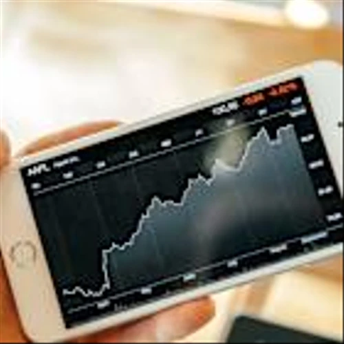 Jim Cramer Notes Apple Averages 13% Gain a Year