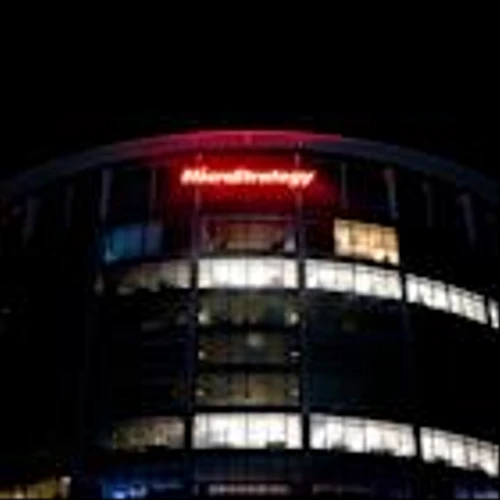 MicroStrategy director sells company shares as stock dips