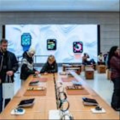 Crypto fallout, Netflix bid for Warner Bros. Discovery, Apple AI leadership change