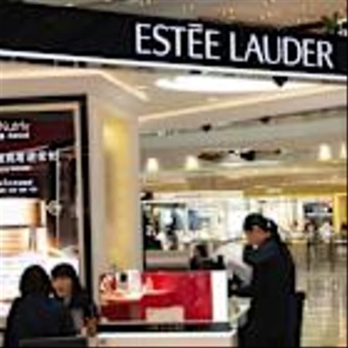 Estée Lauder Stock Falls as Quarterly Losses and Outlook Miss Expectations
