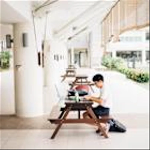 Barclays Lowers Snap (SNAP) PT to $15 Following Q4 Earnings