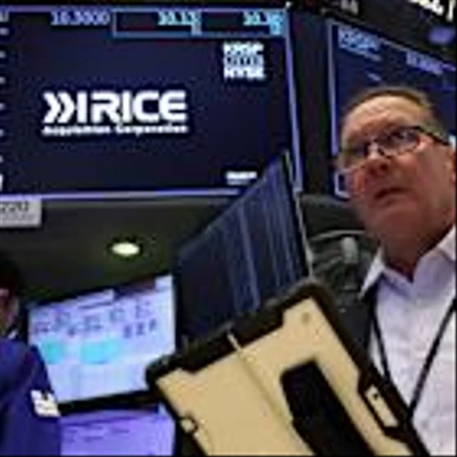 Podcast: U.S. Stocks Hit Record Highs on Shutdown’s Second Day