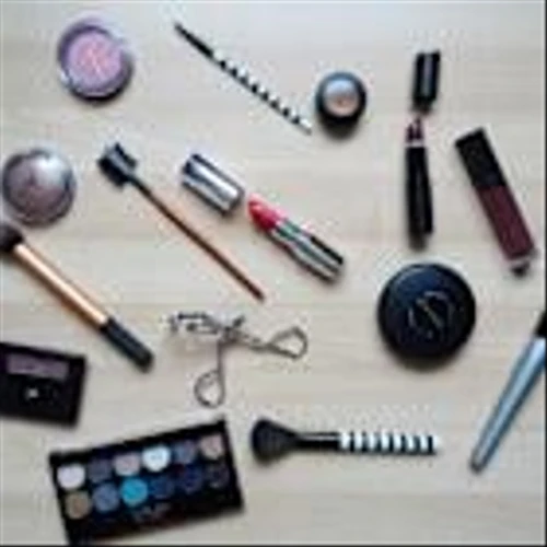 Estée Lauder (EL) Confirms Talks on Potential Business Combination with Puig