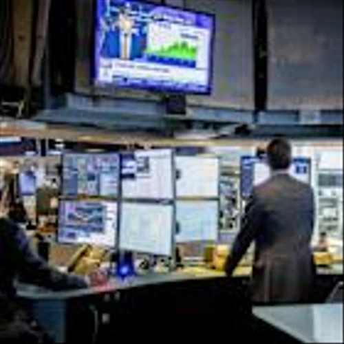 Dollar Gains as the World Awaits Iran’s Response to US Attack
