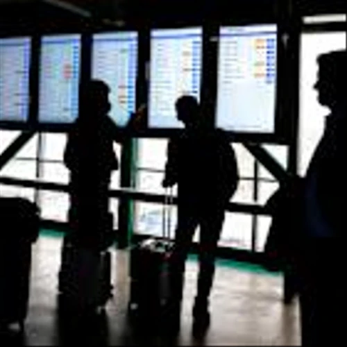 More warning signs emerge for US travel industry as summer nears