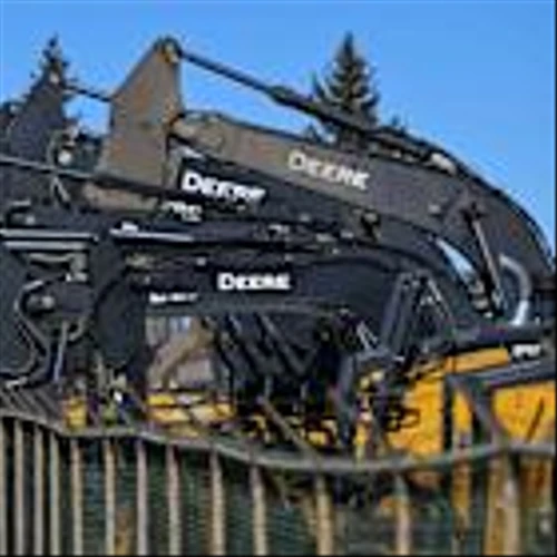 Deere Lowers Profit Outlook in 'Challenging' Economic Environment