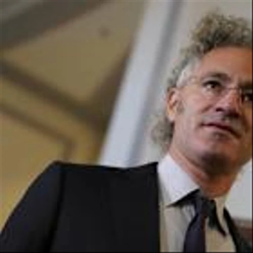 Salesforce CEO sends message on Palantir after $950M deal