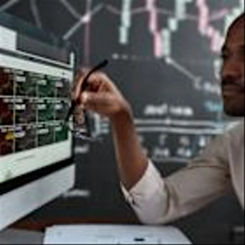 IONQ or QBTS: Which Stock Has the Edge Ahead of Q4 Earnings This Week?