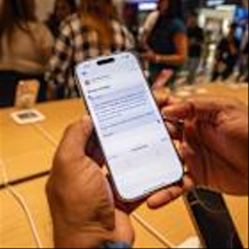 Apple Nears Deal to Pay Google Roughly $1 Billion a Year for Siri AI Model